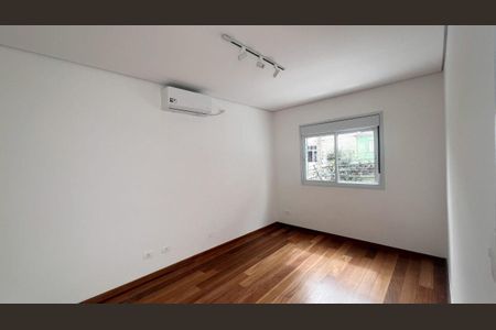 Casa à venda com 240m², 3 quartos e 2 vagas