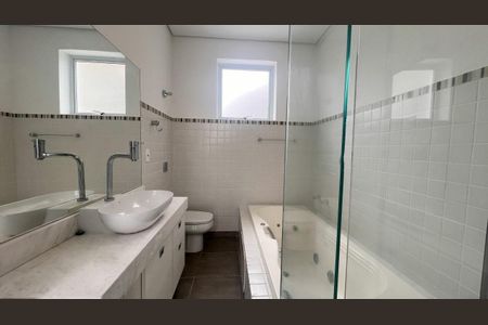 Casa à venda com 240m², 3 quartos e 2 vagas