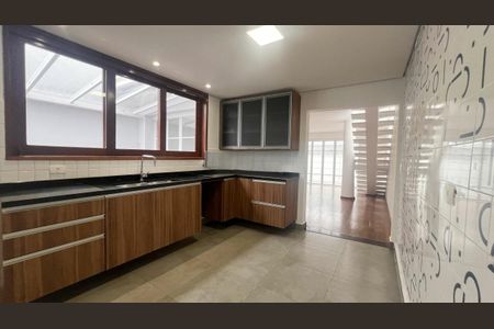 Casa à venda com 240m², 3 quartos e 2 vagas