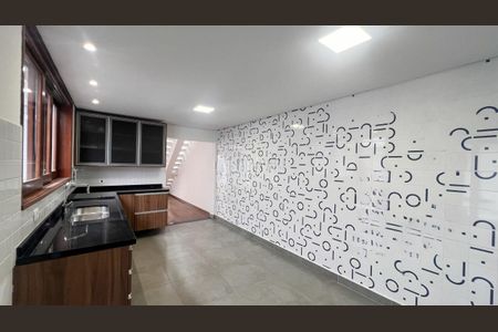 Casa à venda com 240m², 3 quartos e 2 vagas