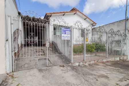 Casa para alugar com 191m², 3 quartos e 3 vagas Casa para alugar com 191m², 3 quartos e 3 vagasFachada