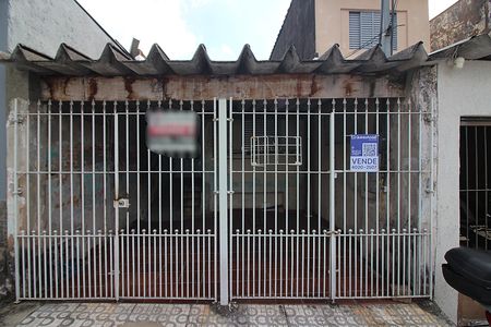 Casa à venda com 83m², 2 quartos e 2 vagasFachada 