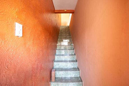 Apartamento para alugar com 88m², 2 quartos e sem vagaEscada