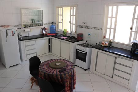 Casa à venda com 450m², 3 quartos e 2 vagasCozinha