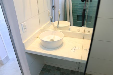 Apartamento para alugar com 71m², 2 quartos e 1 vagaBanheiro 