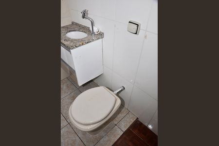 Banheiro Social de casa para alugar com 2 quartos, 55m² em Vila Rica, São Paulo