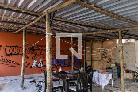 Casa à venda com 360m², 8 quartos e 1 vaga Casa à venda com 360m², 8 quartos e 1 vagaQuintal