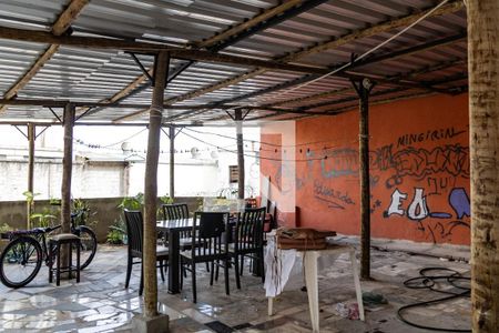 Casa à venda com 360m², 8 quartos e 1 vaga Casa à venda com 360m², 8 quartos e 1 vagaQuintal