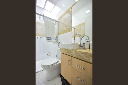 Casa à venda com 280m², 3 quartos e 4 vagasBanheiro Suíte 2