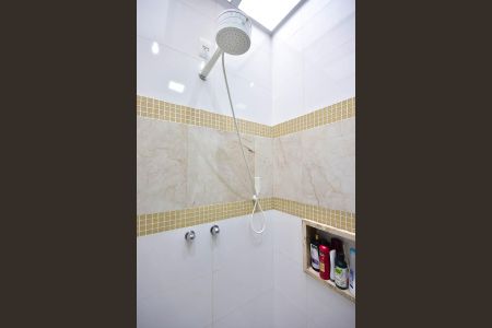 Casa à venda com 280m², 3 quartos e 4 vagasChuveiro do Banheiro da Suíte 2