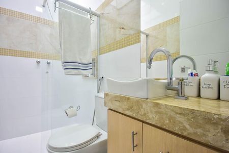 Casa à venda com 280m², 3 quartos e 4 vagasBanheiro Suíte 2