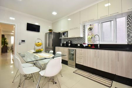 Casa à venda com 280m², 3 quartos e 4 vagasCozinha