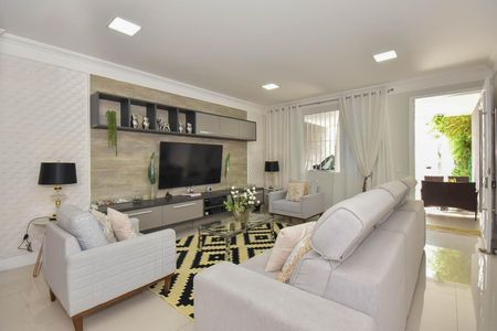 Casa à venda com 280m², 3 quartos e 4 vagasSala