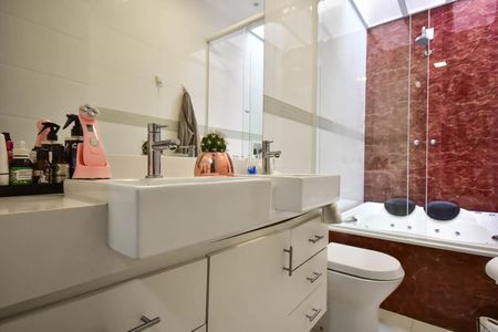 Casa à venda com 280m², 3 quartos e 4 vagasBanheiro da Suíte 3