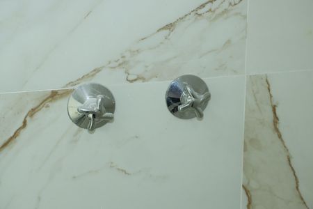 Casa de condomínio para alugar com 206m², 3 quartos e 4 vagasBanheiro da Suíte 