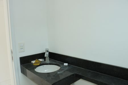 Casa de condomínio para alugar com 206m², 3 quartos e 4 vagasBanheiro Social 2