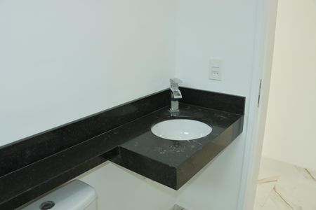 Casa de condomínio para alugar com 206m², 3 quartos e 4 vagasBanheiro Social 1