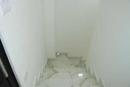 Casa de condomínio para alugar com 206m², 3 quartos e 4 vagasEscada