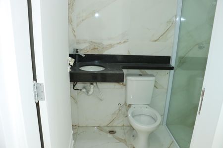 Casa de condomínio para alugar com 206m², 3 quartos e 4 vagasBanheiro da Suíte 