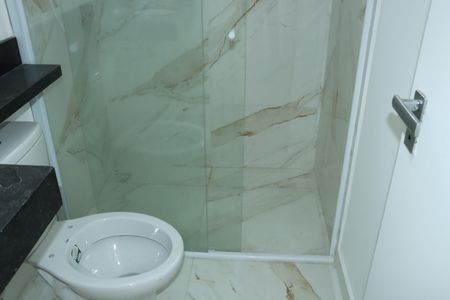 Casa de condomínio para alugar com 206m², 3 quartos e 4 vagasBanheiro Social 2