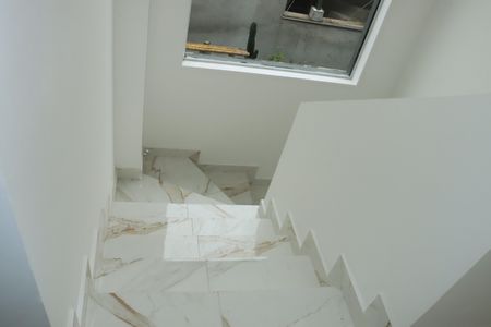 Casa de condomínio para alugar com 206m², 3 quartos e 4 vagasEscada