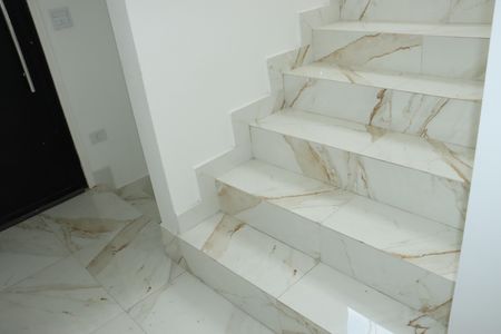 Casa de condomínio para alugar com 206m², 3 quartos e 4 vagasEscada