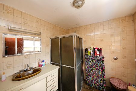 Casa à venda com 180m², 3 quartos e 2 vagasBanheiro 1