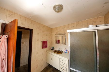 Casa à venda com 180m², 3 quartos e 2 vagasBanheiro 1