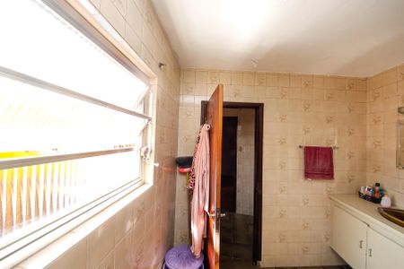 Casa à venda com 180m², 3 quartos e 2 vagasBanheiro 1
