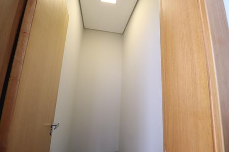 Casa de condomínio para alugar com 218m², 4 quartos e 2 vagasDispensa