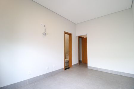 Casa de condomínio para alugar com 218m², 4 quartos e 2 vagasSuíte 2