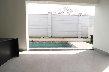 Casa de condomínio para alugar com 218m², 4 quartos e 2 vagasPiscina