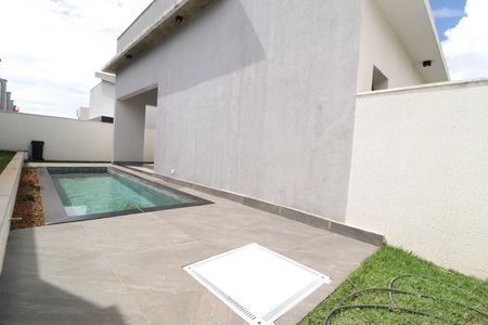 Casa de condomínio para alugar com 218m², 4 quartos e 2 vagasPiscina