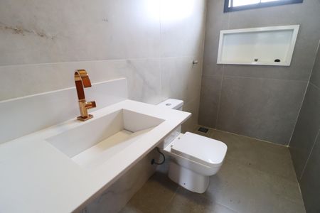 Casa de condomínio para alugar com 218m², 4 quartos e 2 vagasBanheiro de Serviço