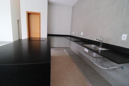 Casa de condomínio para alugar com 218m², 4 quartos e 2 vagasCozinha