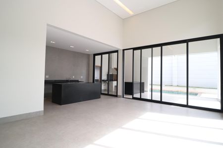 Casa de condomínio para alugar com 218m², 4 quartos e 2 vagasSala