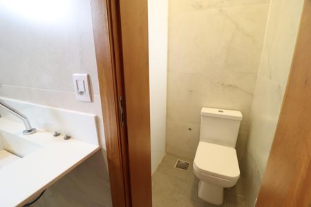 Casa de condomínio para alugar com 218m², 4 quartos e 2 vagasBanheiro Suíte 4