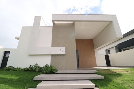 Casa de condomínio para alugar com 218m², 4 quartos e 2 vagasFachada