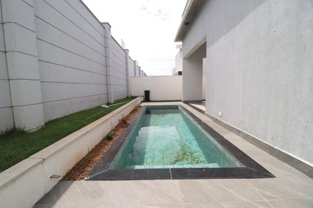 Casa de condomínio para alugar com 218m², 4 quartos e 2 vagasPiscina