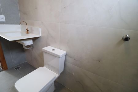 Casa de condomínio para alugar com 218m², 4 quartos e 2 vagasBanheiro de Serviço