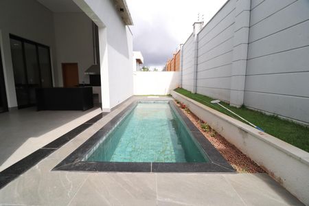 Casa de condomínio para alugar com 218m², 4 quartos e 2 vagasPiscina