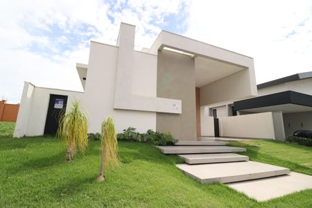 Casa de condomínio para alugar com 218m², 4 quartos e 2 vagasFachada