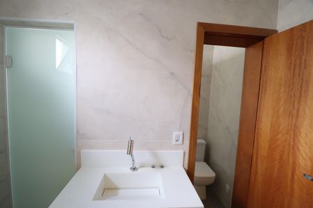 Casa de condomínio para alugar com 218m², 4 quartos e 2 vagasBanheiro Suíte 4