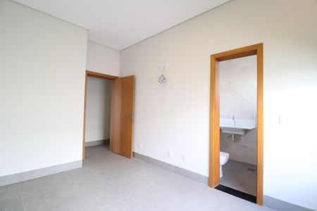 Casa de condomínio para alugar com 218m², 4 quartos e 2 vagas Suíte 3