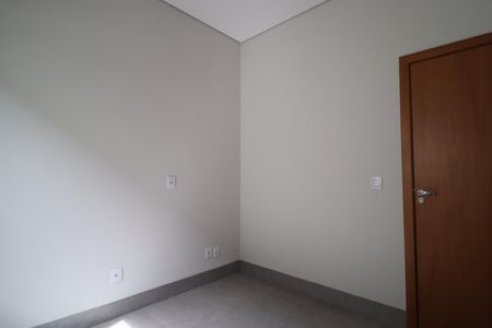 Casa de condomínio para alugar com 218m², 4 quartos e 2 vagas Suíte