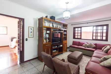 Casa à venda com 337m², 3 quartos e 6 vagas Casa à venda com 337m², 3 quartos e 6 vagasSala