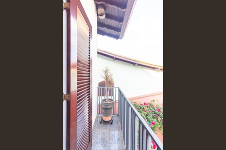 Casa à venda com 337m², 3 quartos e 6 vagas Casa à venda com 337m², 3 quartos e 6 vagasSacada