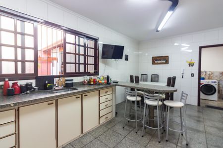 Casa à venda com 337m², 3 quartos e 6 vagas Casa à venda com 337m², 3 quartos e 6 vagasCozinha