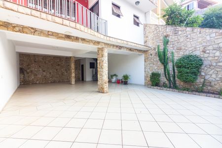 Casa à venda com 337m², 3 quartos e 6 vagas Casa à venda com 337m², 3 quartos e 6 vagasGaragem