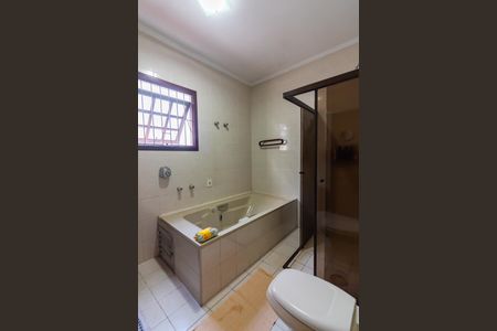 Casa à venda com 337m², 3 quartos e 6 vagas Casa à venda com 337m², 3 quartos e 6 vagasBanheiro 2